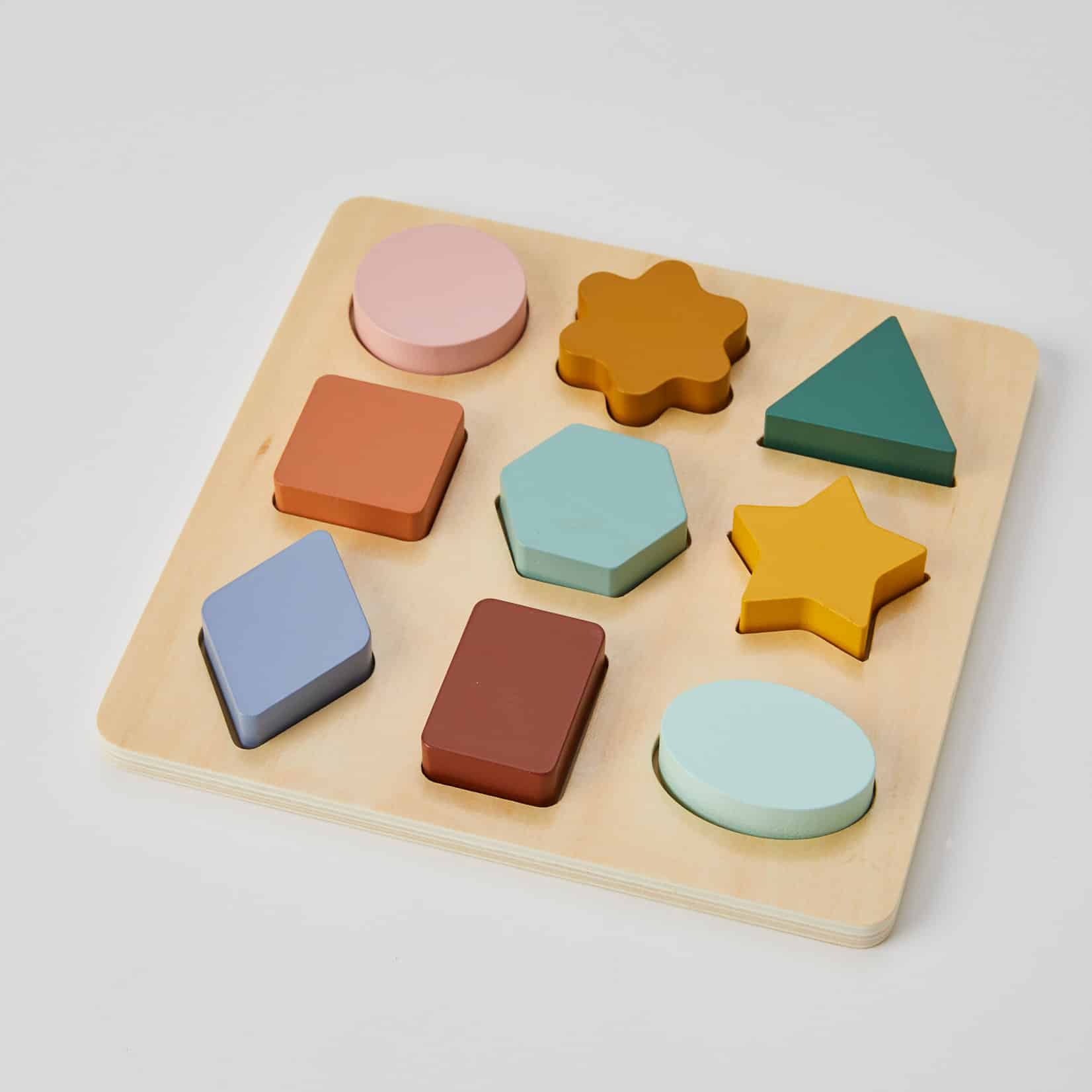 Wooden Shape Puzzle Toy for children, featuring various shapes for learning and coordination. Ideal for kids 12 months and older, made with non-toxic paint.